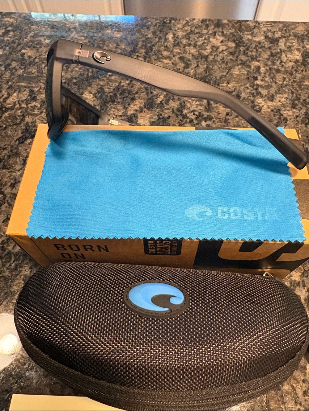 Costa Men's Sunglasses with Blue Mirrored Lenses and Black Frame - Picture 2 of 6